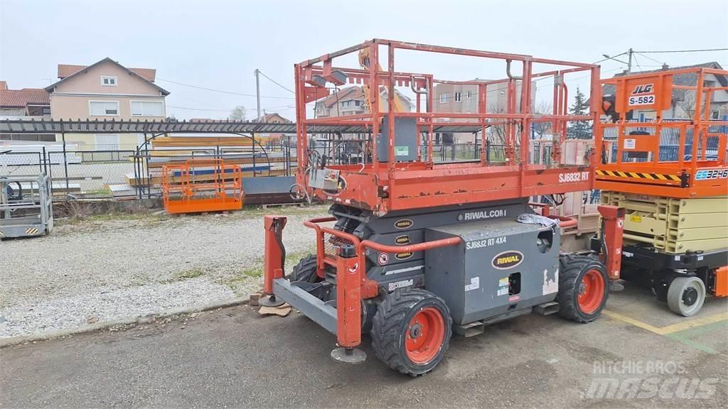 SkyJack SJ6832RTE Saxliftar