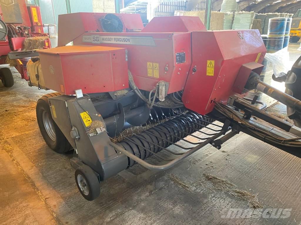 Massey Ferguson 1842 Fyrkantspressar