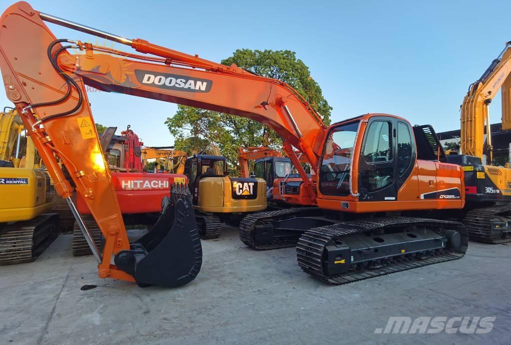 Doosan DX 225 LC Bandgrävare