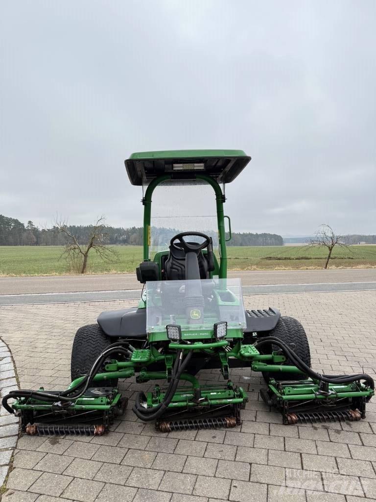 John Deere 8700 A Fairway-gräsklippare