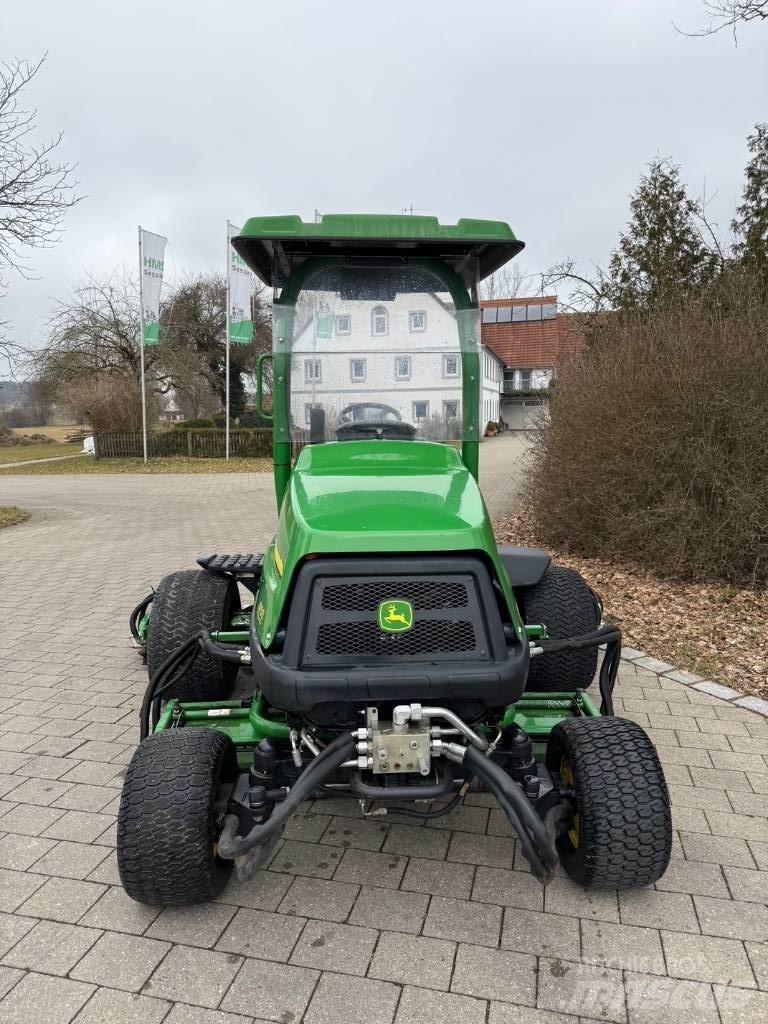 John Deere 8700 A Fairway-gräsklippare