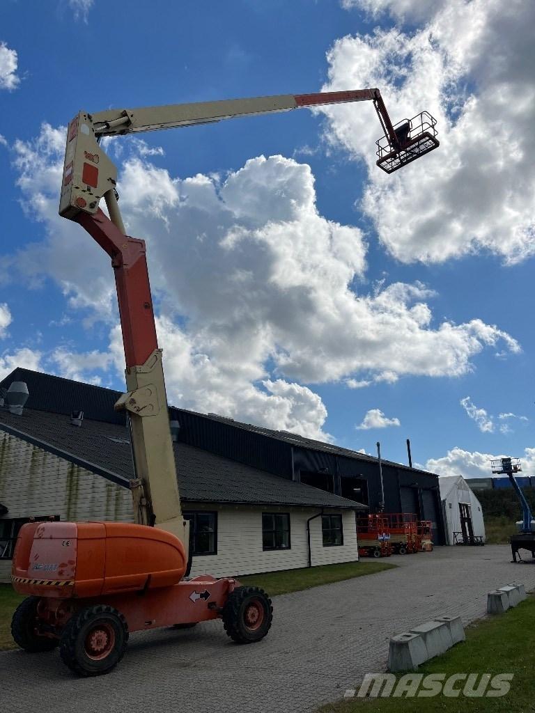 JLG 800 AJ Bomliftar