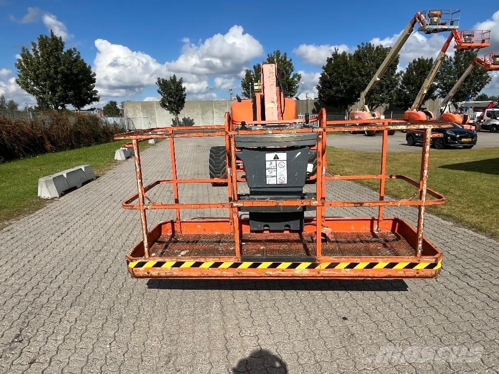 JLG 800 AJ Bomliftar