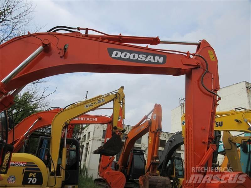 Doosan DX 300 LC Bandgrävare