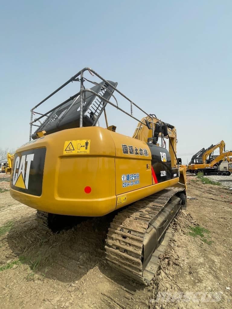 CAT 329D2 Bandgrävare