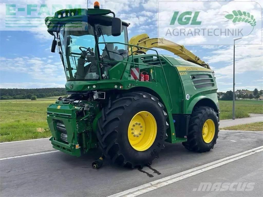John Deere 8200 i Självgående fälthackar