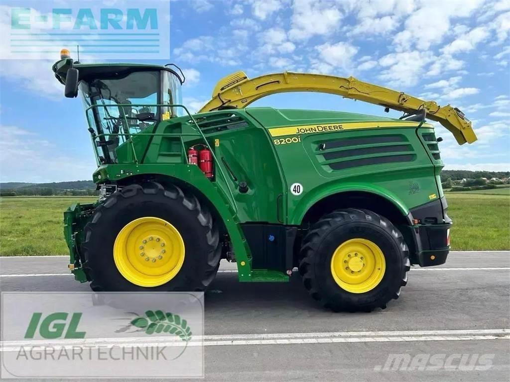 John Deere 8200 i Självgående fälthackar
