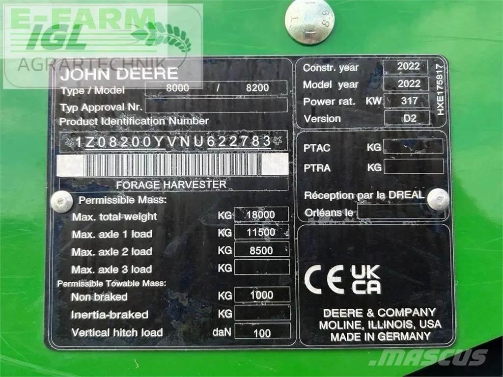 John Deere 8200 i Självgående fälthackar