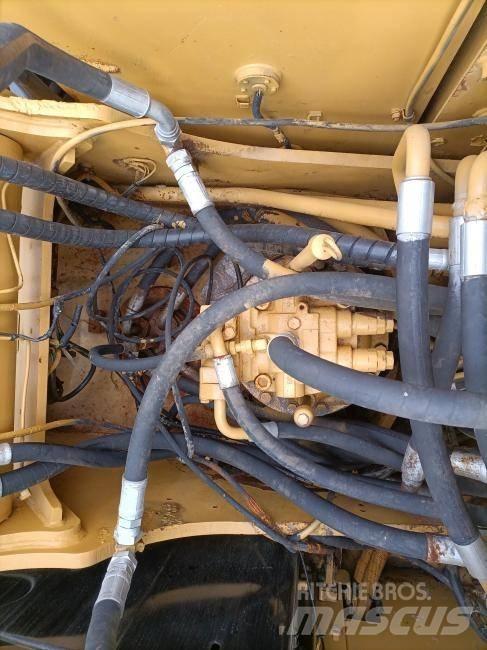 CAT 325 D Bandgrävare