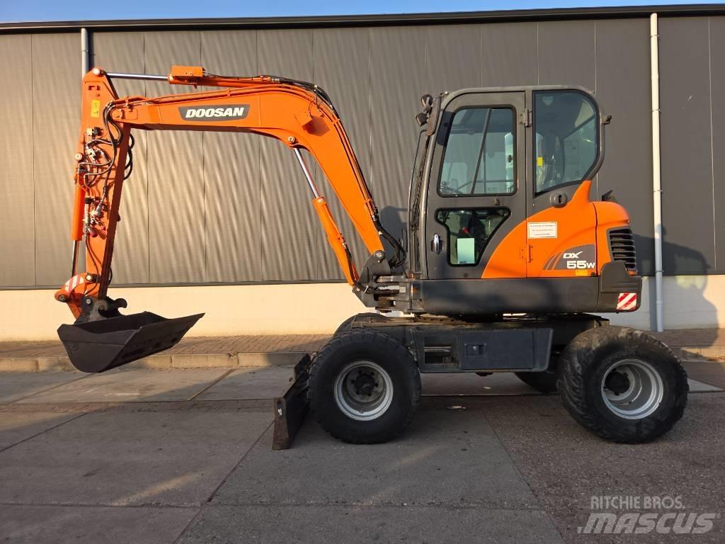 Doosan DX 55 W Hjulgrävare