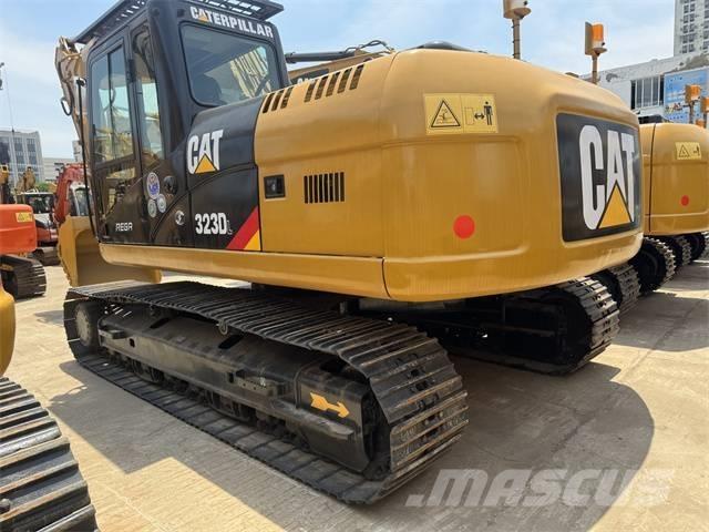 CAT 323 D L Bandgrävare