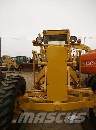 Komatsu GD 661 Väghyvlar