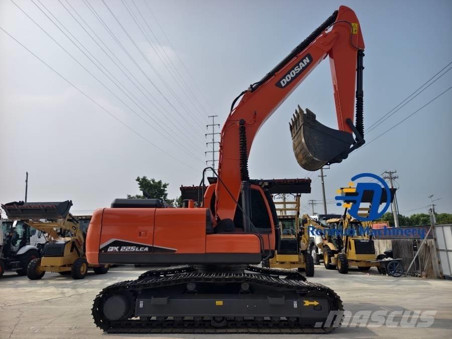 Doosan DX 225 LCA Bandgrävare