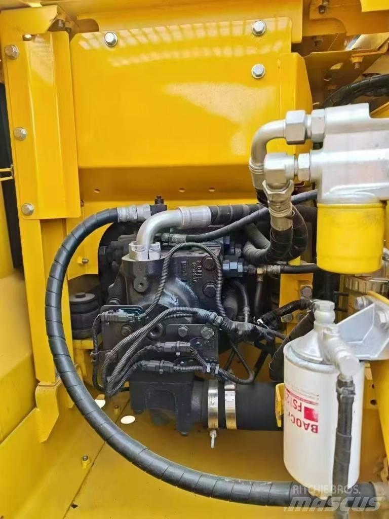 Komatsu 130LC-7 Bandgrävare