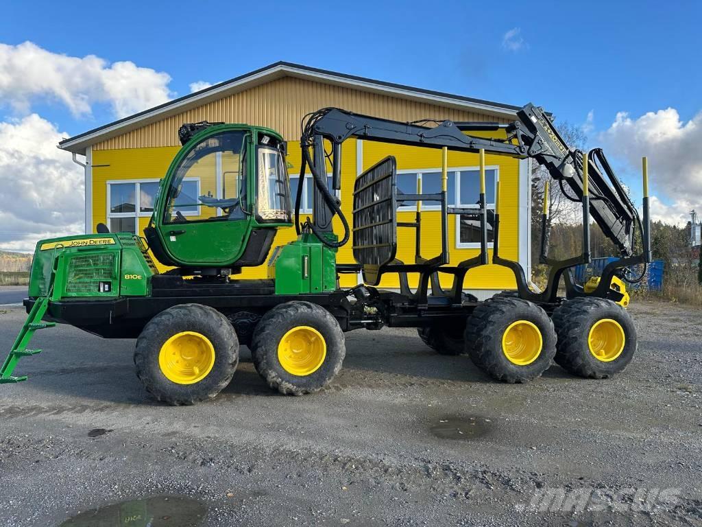 John Deere 810 E Skotare