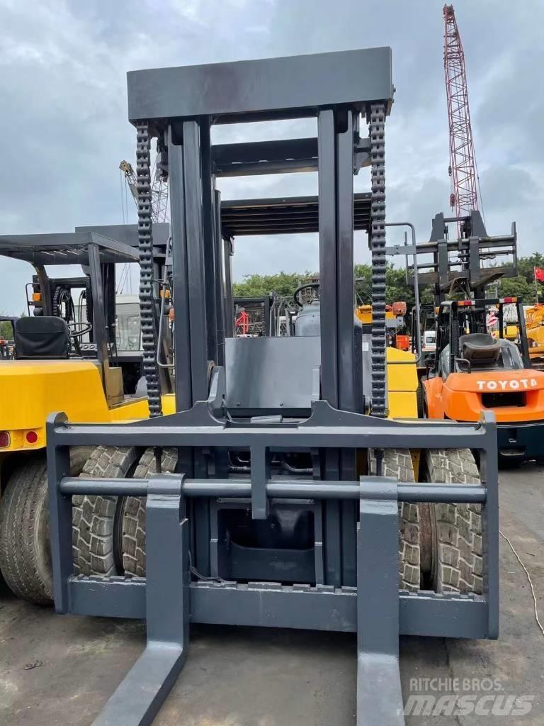 Komatsu 20 ton Dieselmotviktstruckar