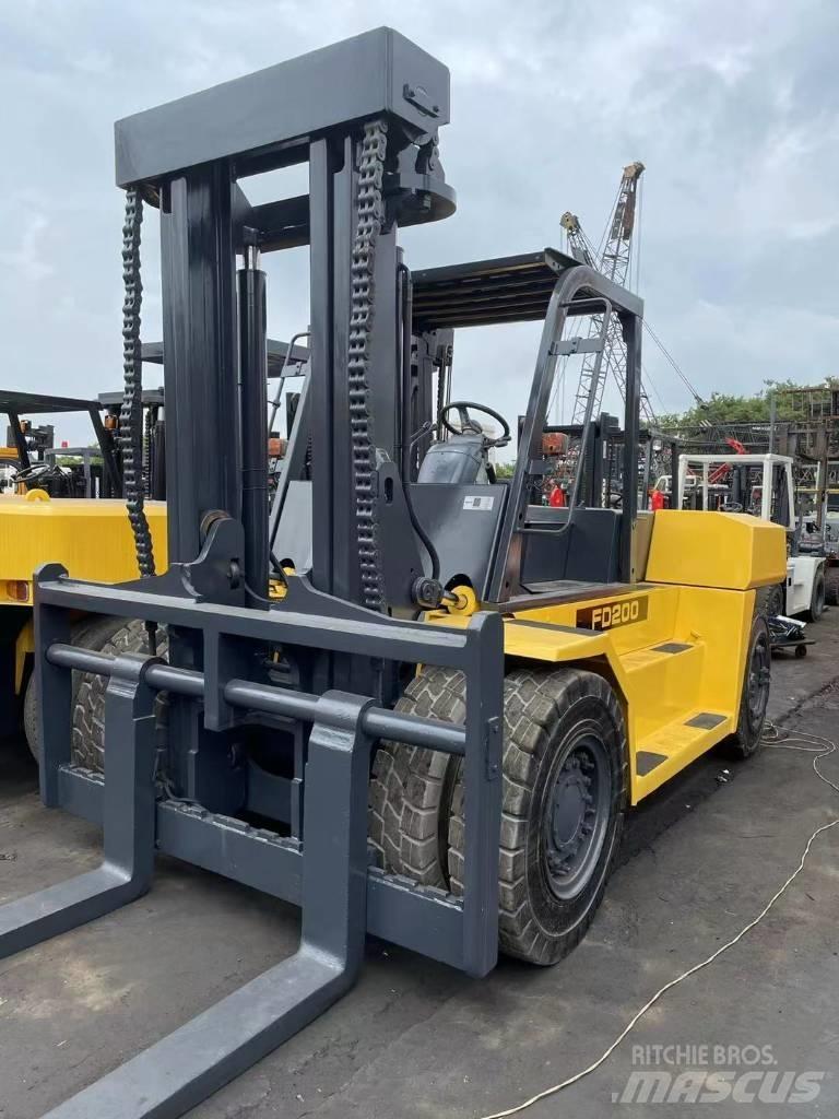 Komatsu 20 ton Dieselmotviktstruckar