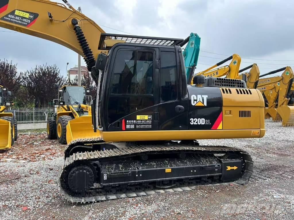 CAT 320D2L Bandgrävare