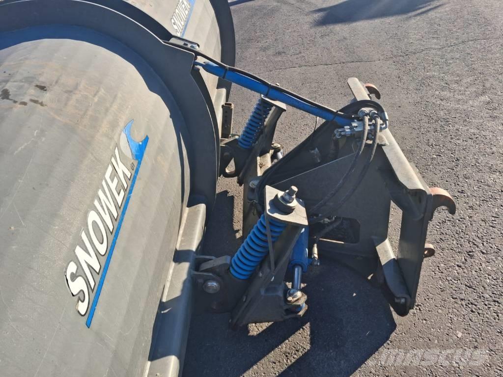 Snowek Alueaura 3200 Snöblad och plogar