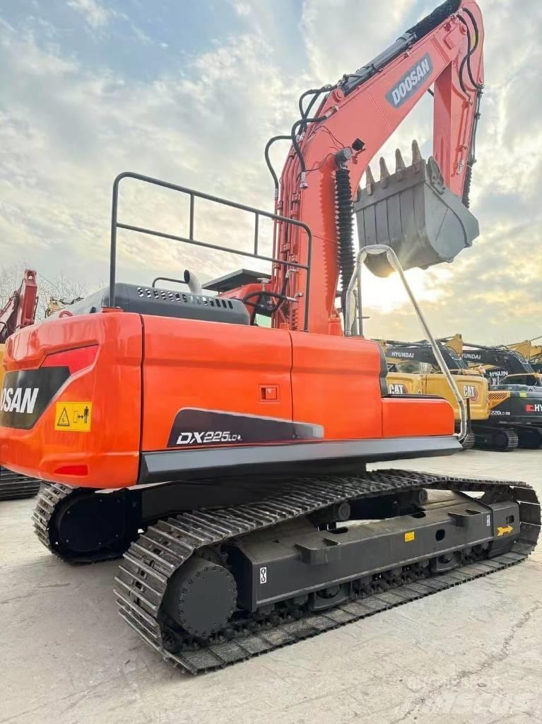 Doosan DX 225 LCA Midigrävmaskiner 7t - 12t