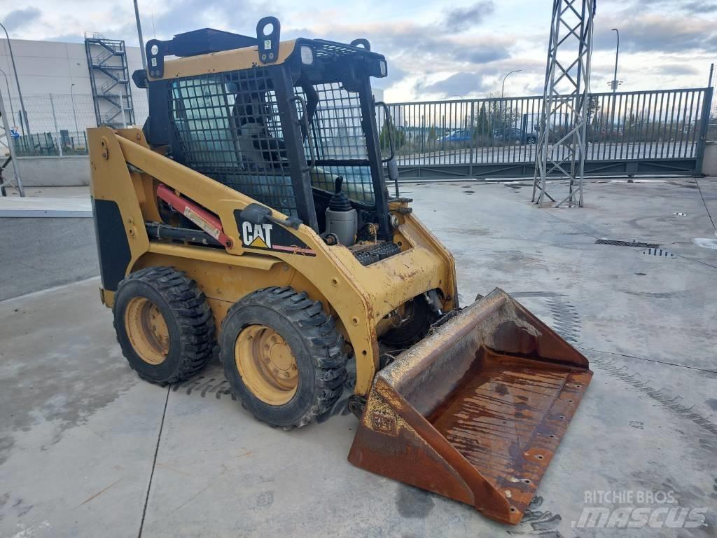 CAT 216 Kompaktlastare