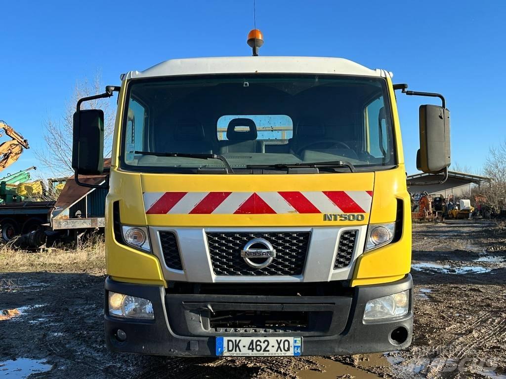 Nissan NT500 Flakbilar/Pickuper