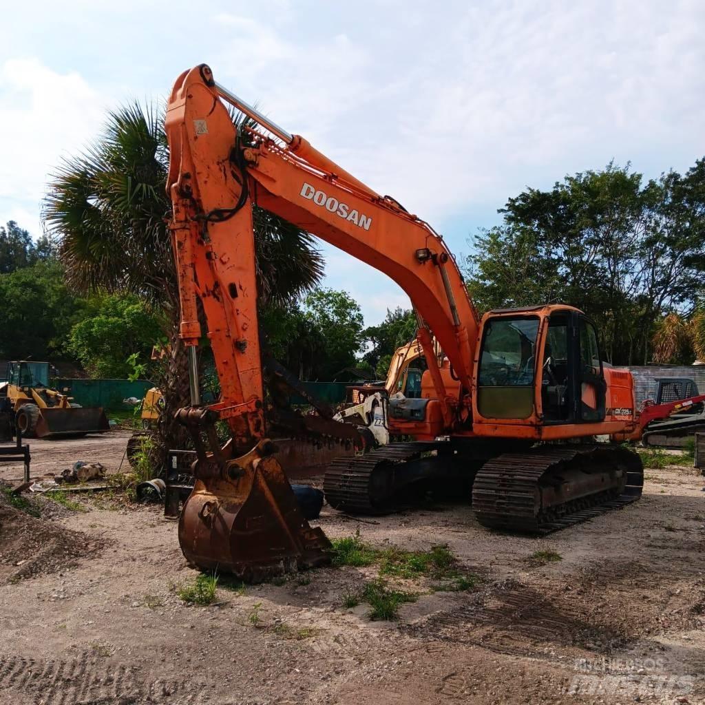 Doosan DX 225 LC Bandgrävare