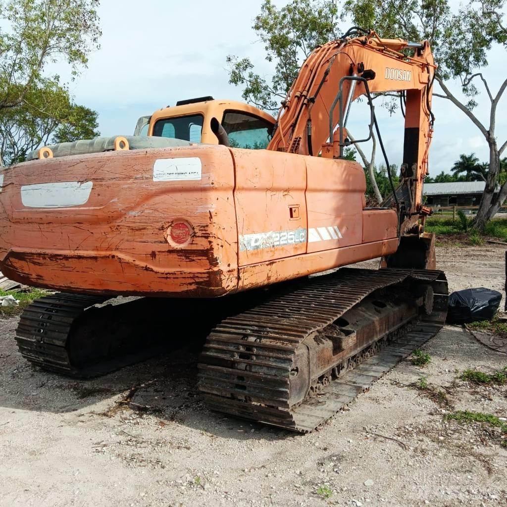 Doosan DX 225 LC Bandgrävare