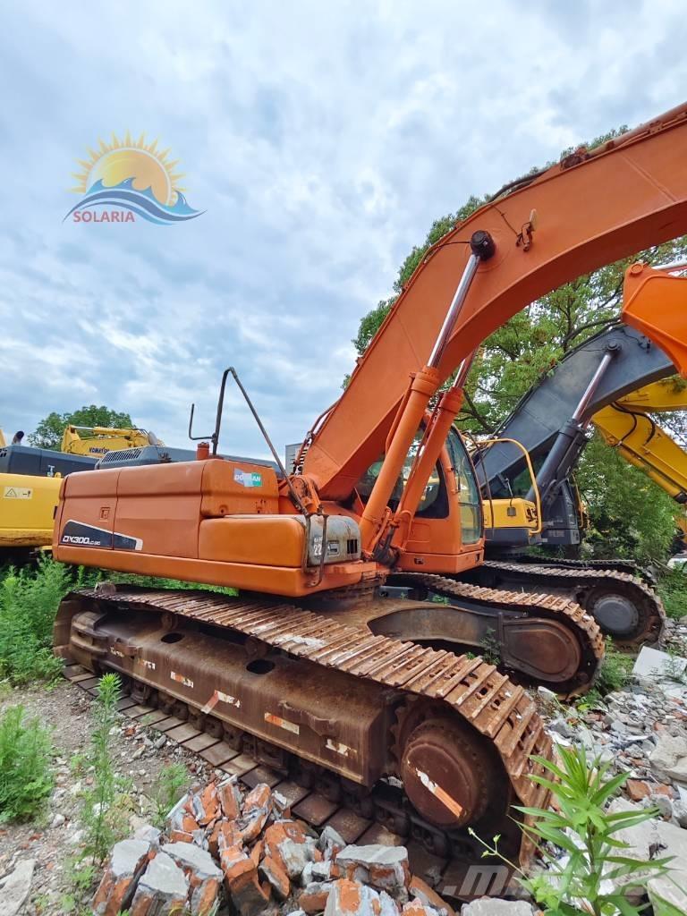 Doosan DX 300 LC-5 Bandgrävare