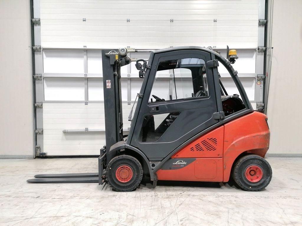 Linde H25T-02 Gasolmotviktstruckar