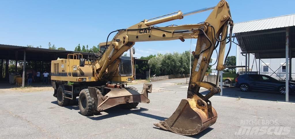 CAT 214 B Hjulgrävare