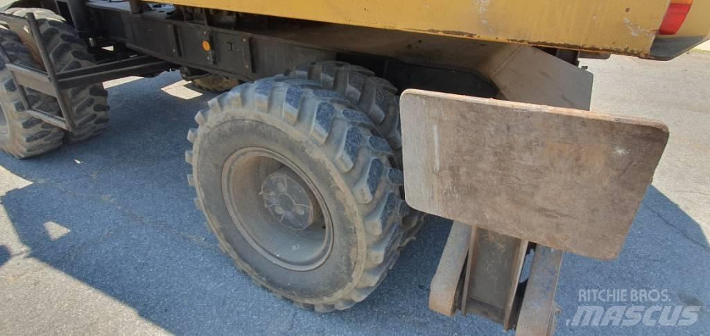 CAT 214 B Hjulgrävare