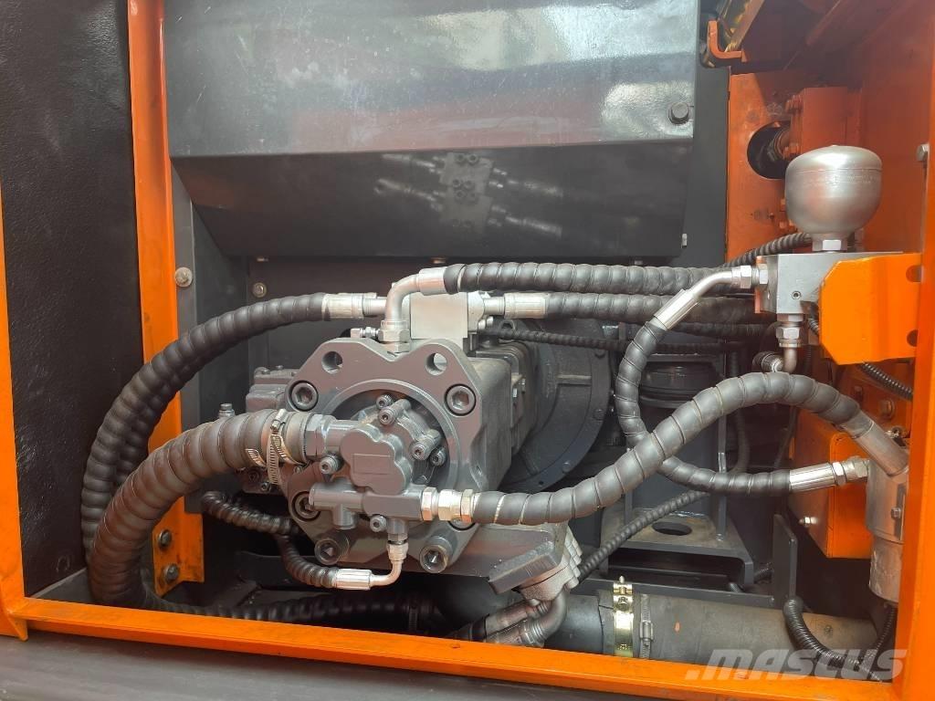 Doosan DX 225 LCA Midigrävmaskiner 7t - 12t