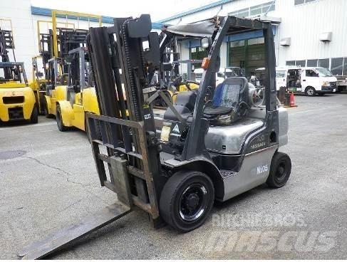 Nissan PL02A20D Gasolmotviktstruckar