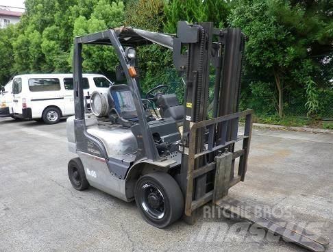 Nissan PL02A20D Gasolmotviktstruckar