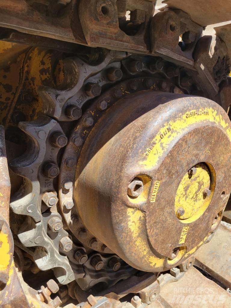 Komatsu D65EX-15 Bandschaktare