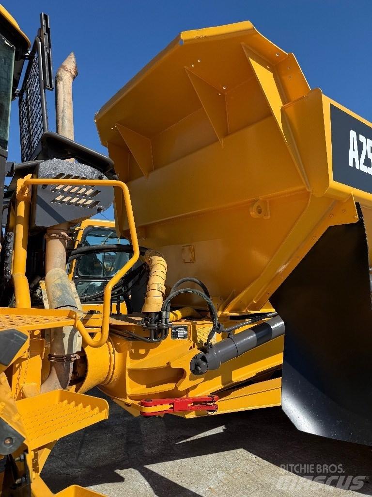 Volvo A25D Midjestyrd dumper