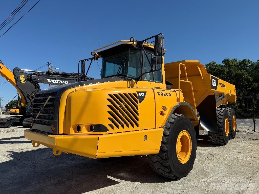Volvo A25D Midjestyrd dumper