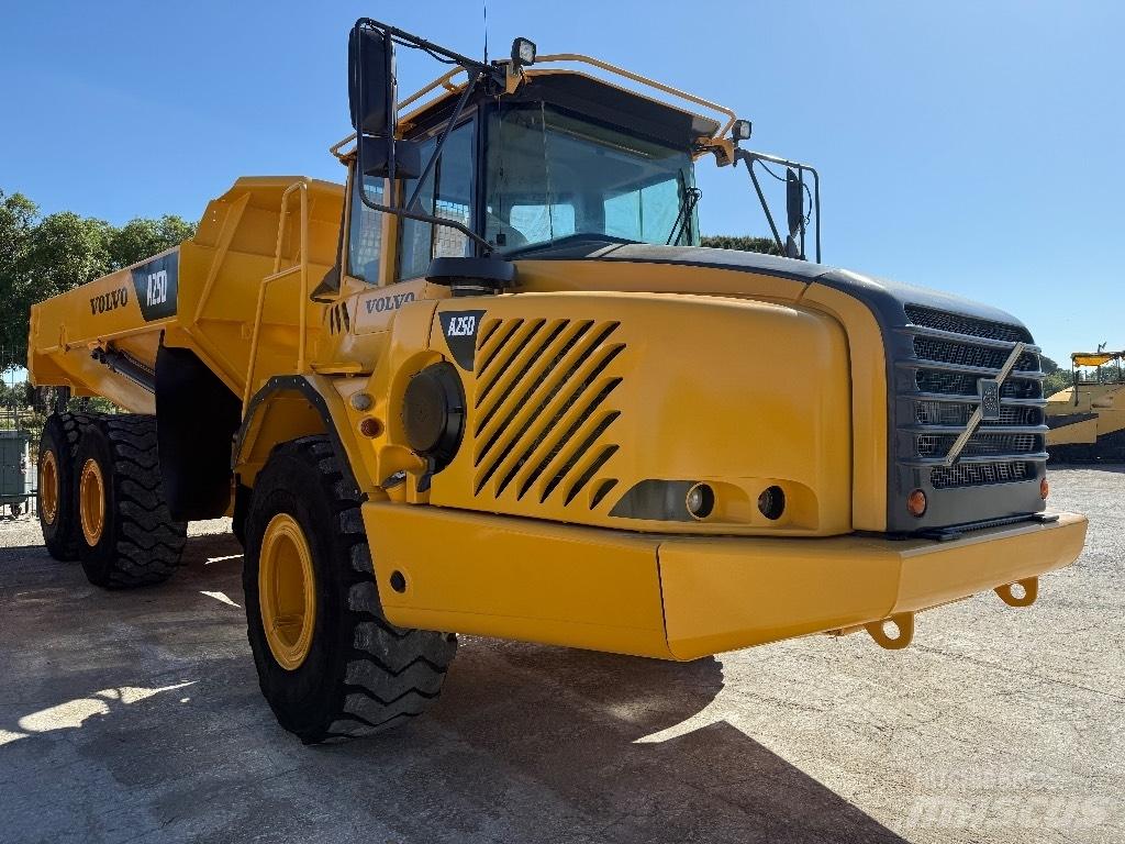 Volvo A25D Midjestyrd dumper