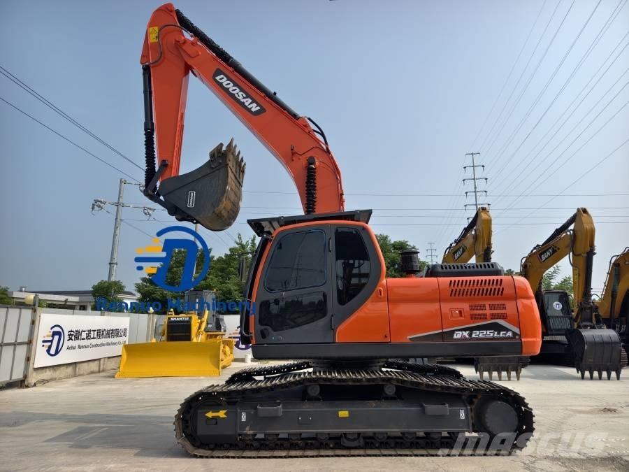 Doosan DX 225 LCA Bandgrävare
