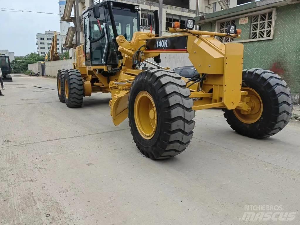 CAT 140 K Väghyvlar