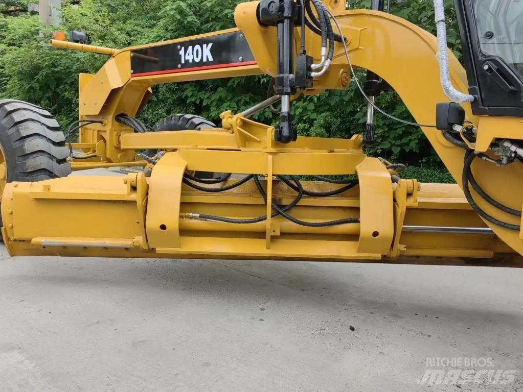 CAT 140 K Väghyvlar