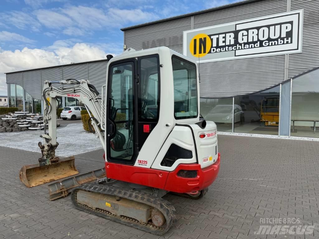 Takeuchi TB 225 V3 Minigrävare < 7t