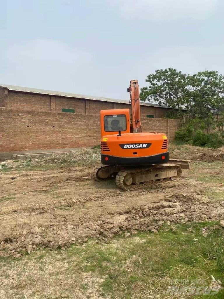 Doosan DX 80 Midigrävmaskiner 7t - 12t
