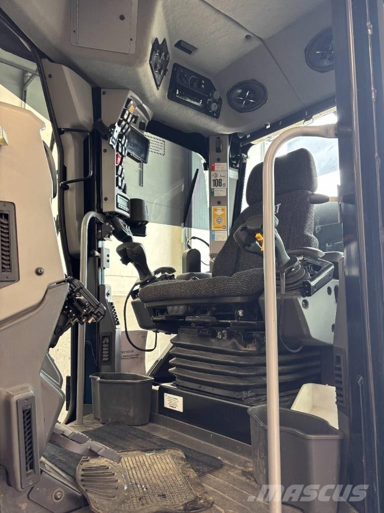 CAT 120 AWD Väghyvlar