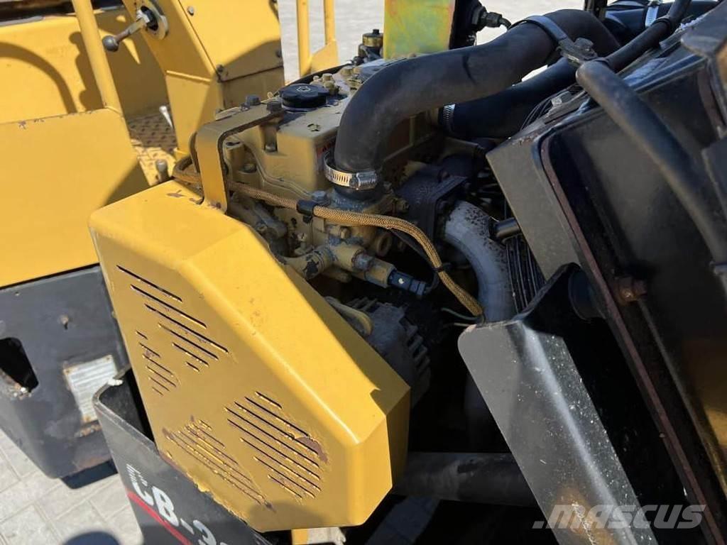CAT CB 334E Tvåvalsvältar