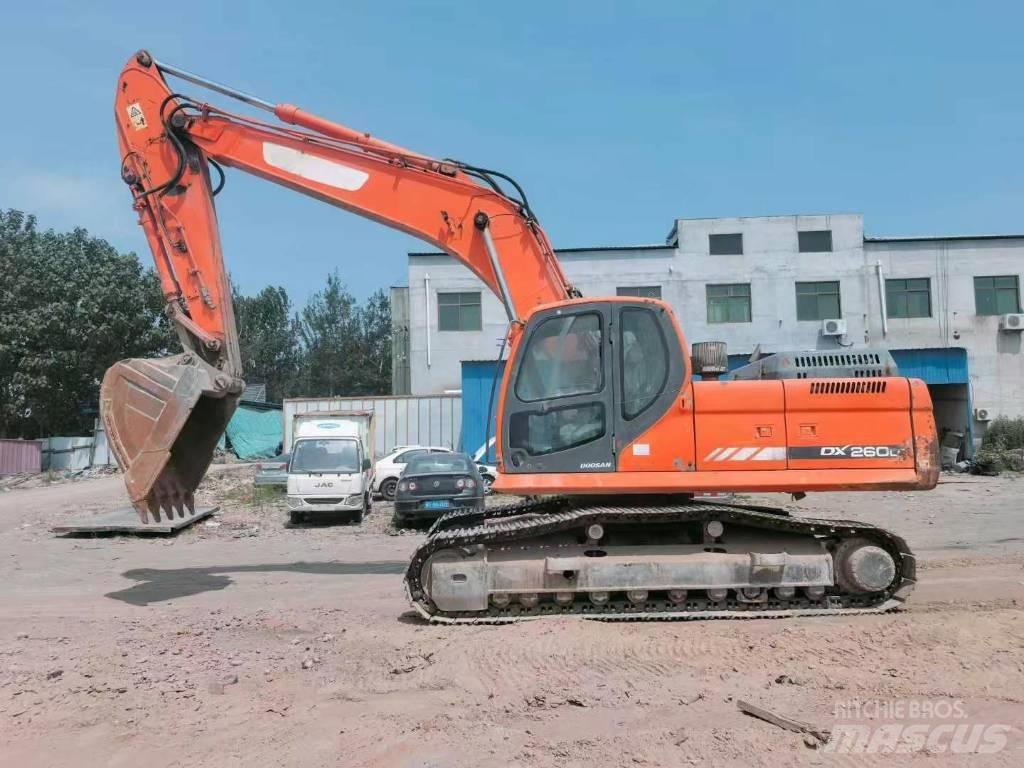 Doosan DX260 Bandgrävare