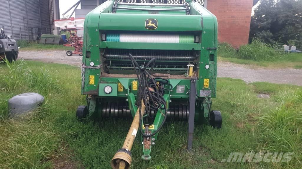 John Deere F 450 Rundbalspressar