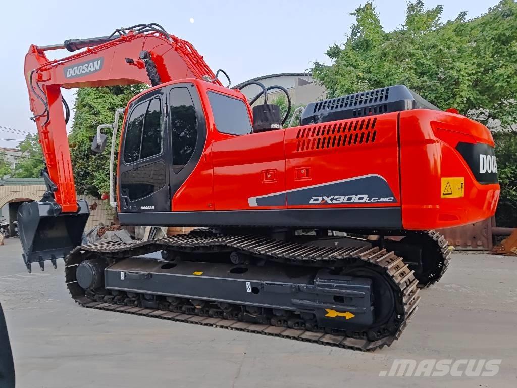 Doosan DX 300 LC-9C Bandgrävare