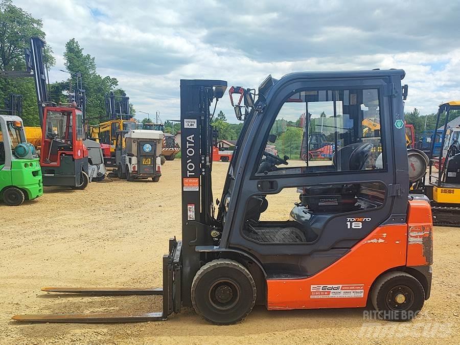Toyota 02-8FGF18 Gasolmotviktstruckar